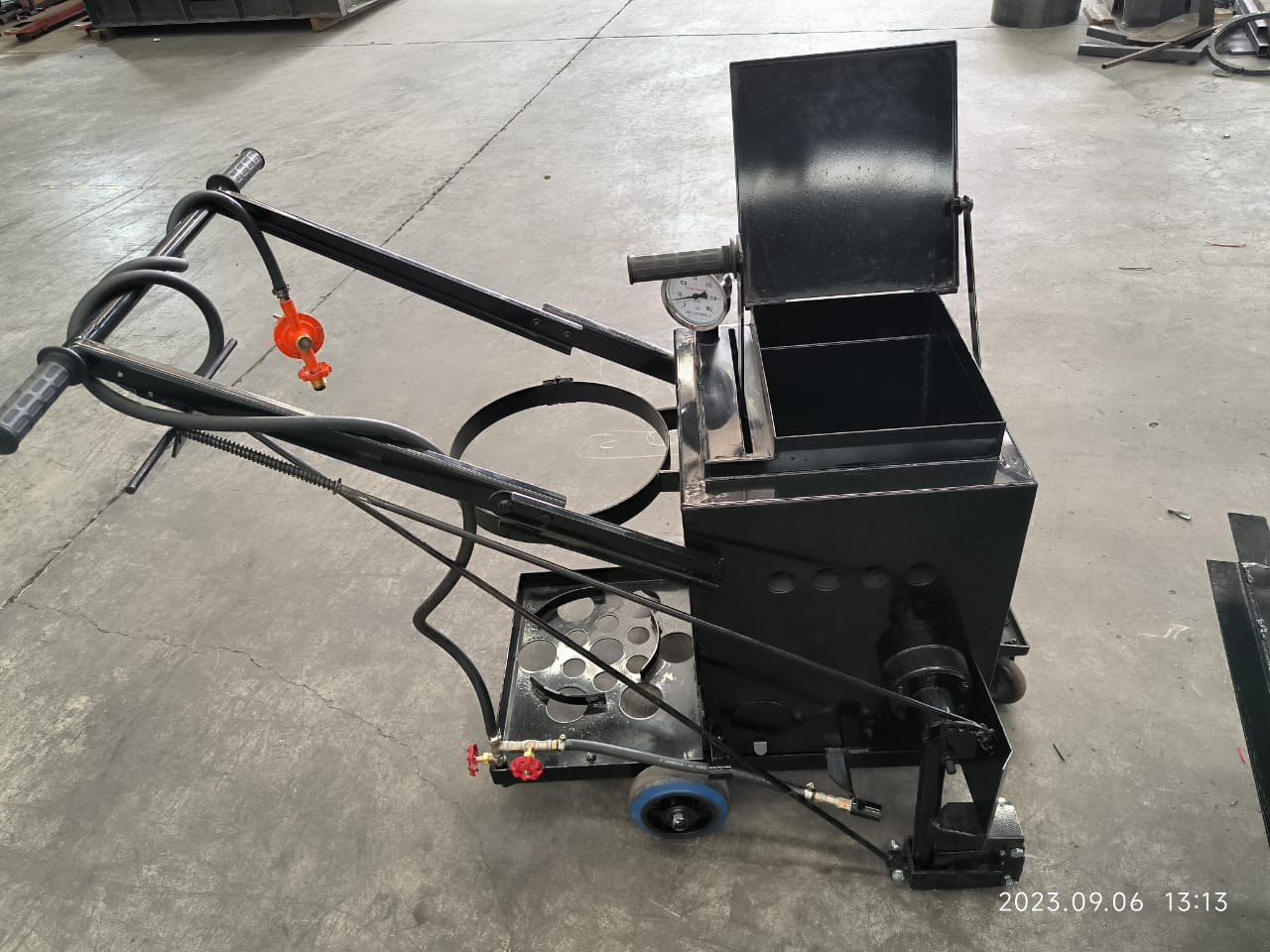 Bazcore Asphalt Crack Seal Applicator 37 Litre
